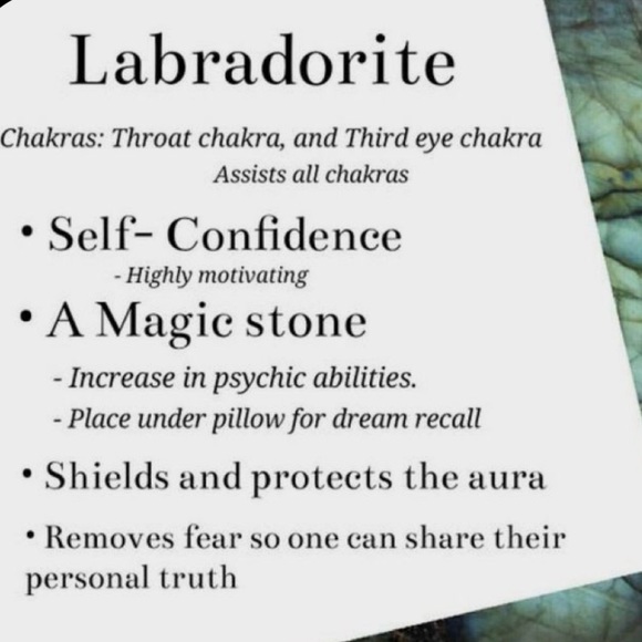 BUTTERFLY 🦋 BLUE LABRADORITE CARVED CRYSTAL - Picture 4 of 8